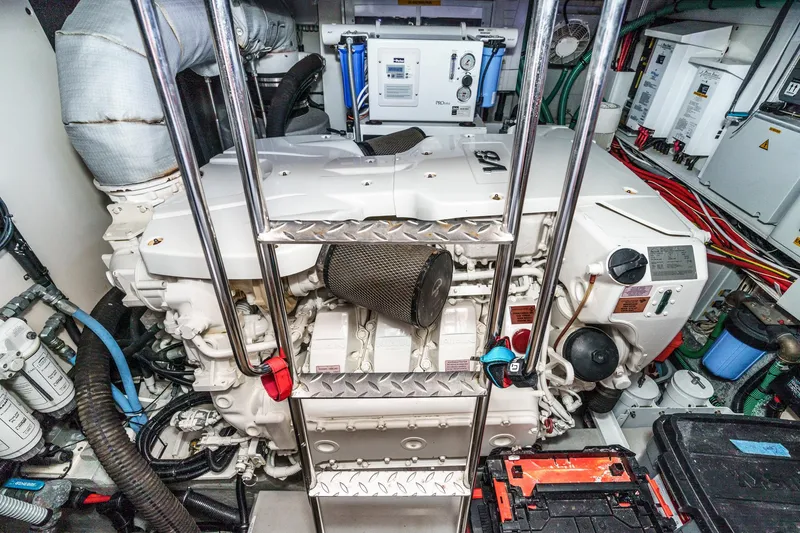 Slide: The Image of Sunseeker Manhattan 65 2017 - 59