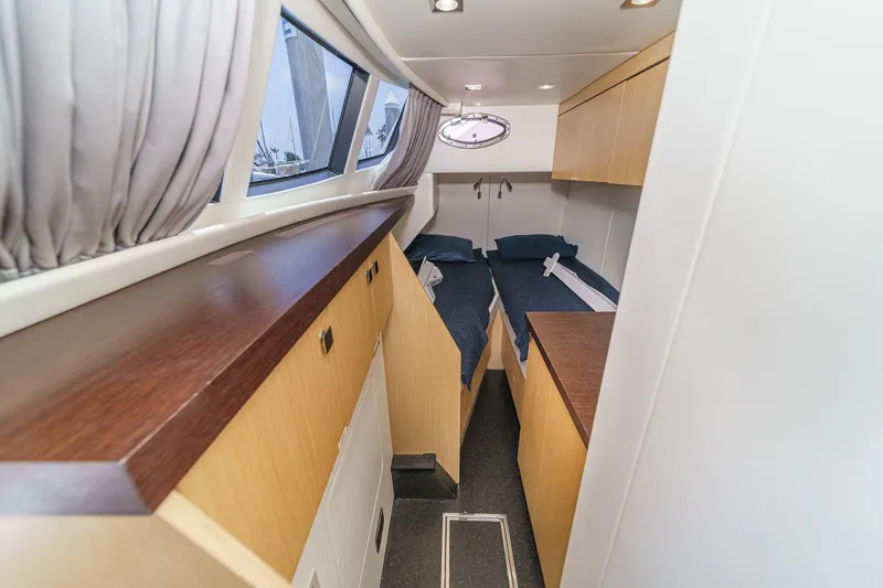 Slide: The Image of Sunseeker Manhattan 65 2017 - 65