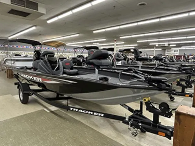 The Image of Tracker Pro Team 175 Crappie Edition 2026 - 1