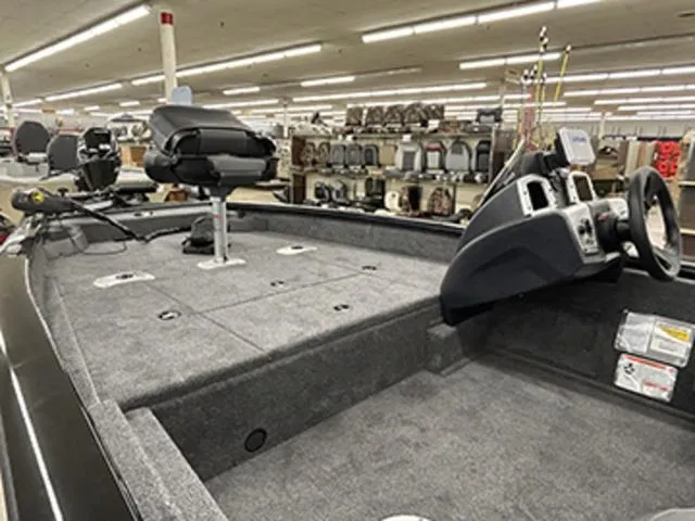 Slide: The Image of Tracker Pro Team 175 Crappie Edition 2026 - 10