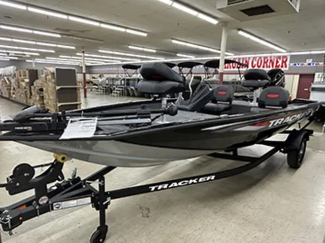 Slide: The Image of Tracker Pro Team 175 Crappie Edition 2026 - 12