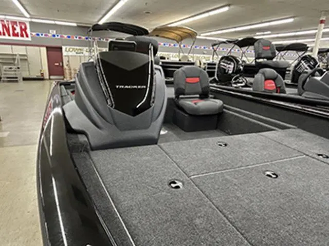 Slide: The Image of Tracker Pro Team 175 Crappie Edition 2026 - 4