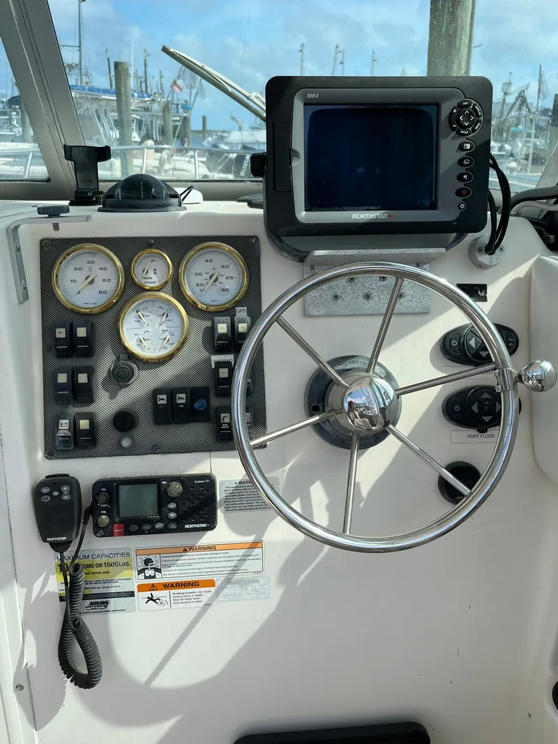 Slide: The Image of Seaswirl 2301 Walkaround I/O 2008 - 5