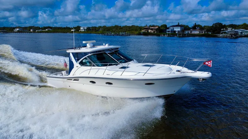 The Image of 2006 Tiara Yachts 3200 Open cruising on a sunny day, creating a wake in calm waters. - 0