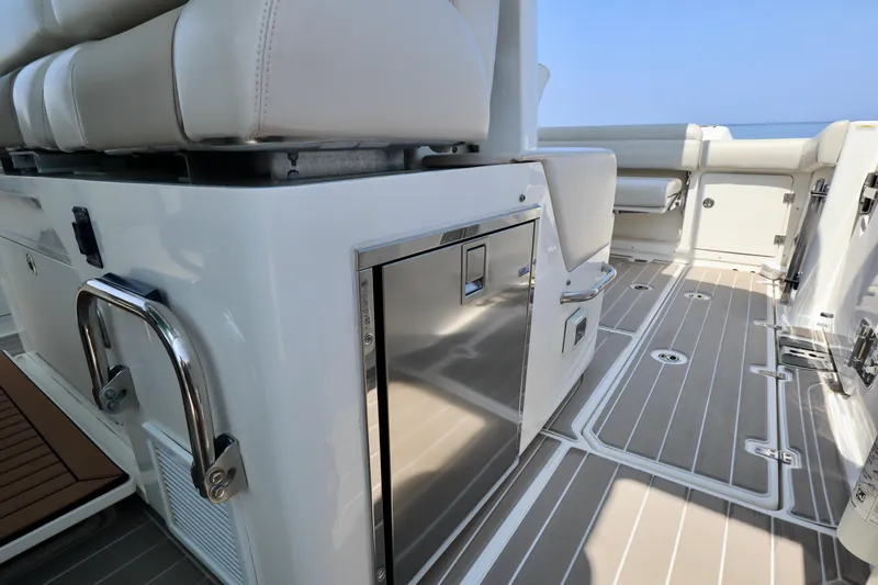 Slide: The Image of Boston Whaler 380 Outrage 2019 - 25