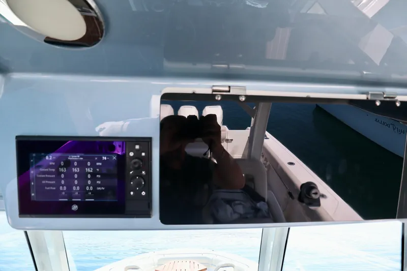 Slide: The Image of Boston Whaler 380 Outrage 2019 - 33