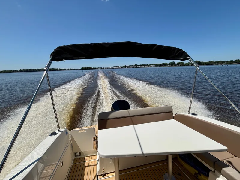 Slide: The Image of Bayliner TROPHY 25 EXPLORER 2025 cruising on a sunny day, view from the deck. - 5