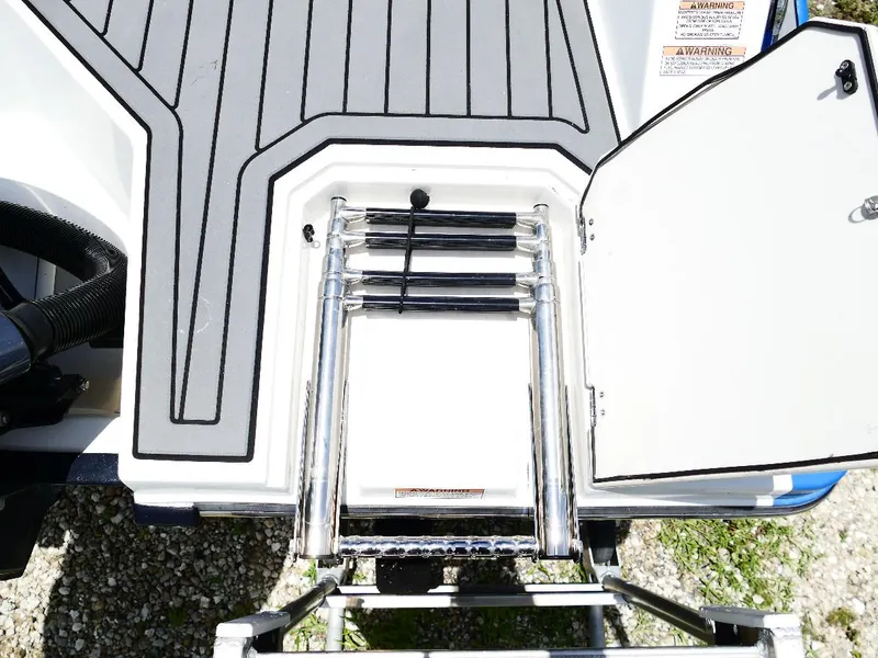 Slide: The Image of 2021 Starcraft SVX 211 OB boat ladder and deck detail. - 19