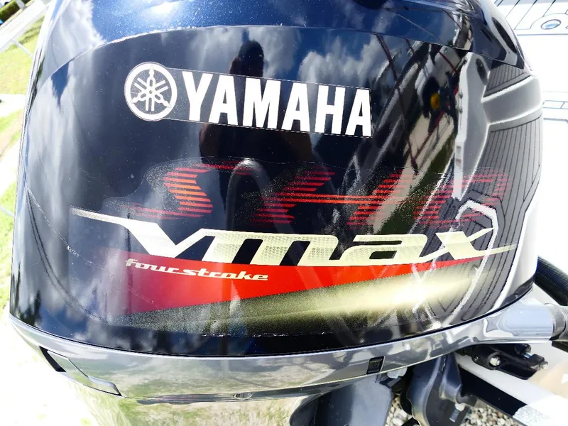 Slide: The Image of Yamaha VMAX four-stroke engine on 2021 Starcraft SVX 211 OB boat. - 4