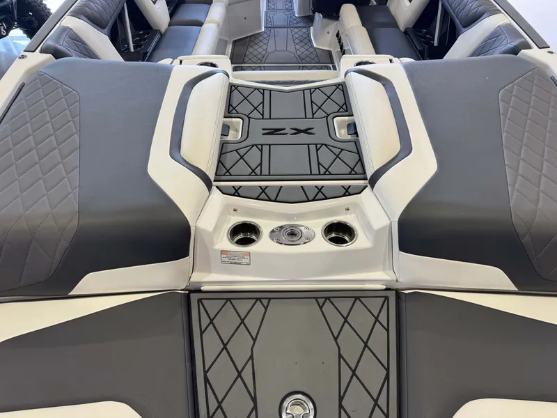 Slide: The Image of Tigé 25ZX 2020 - 10