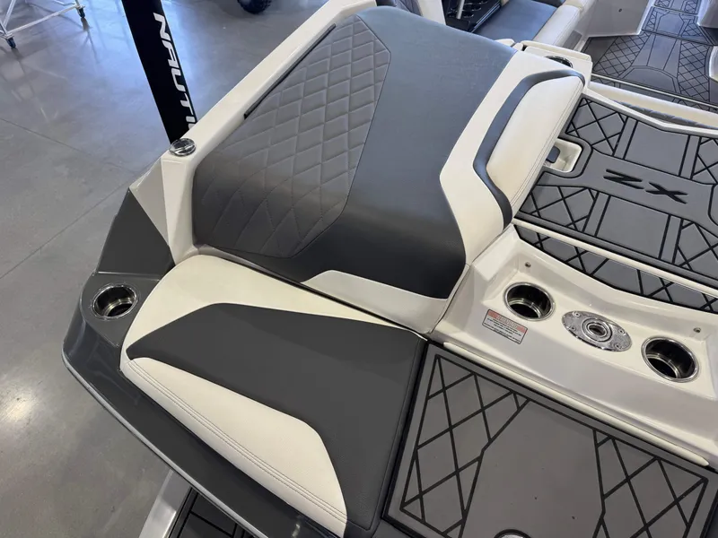 Slide: The Image of Tigé 25ZX 2020 - 12