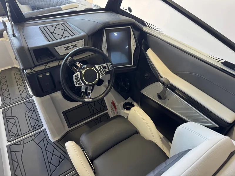 Slide: The Image of Tigé 25ZX 2020 - 25