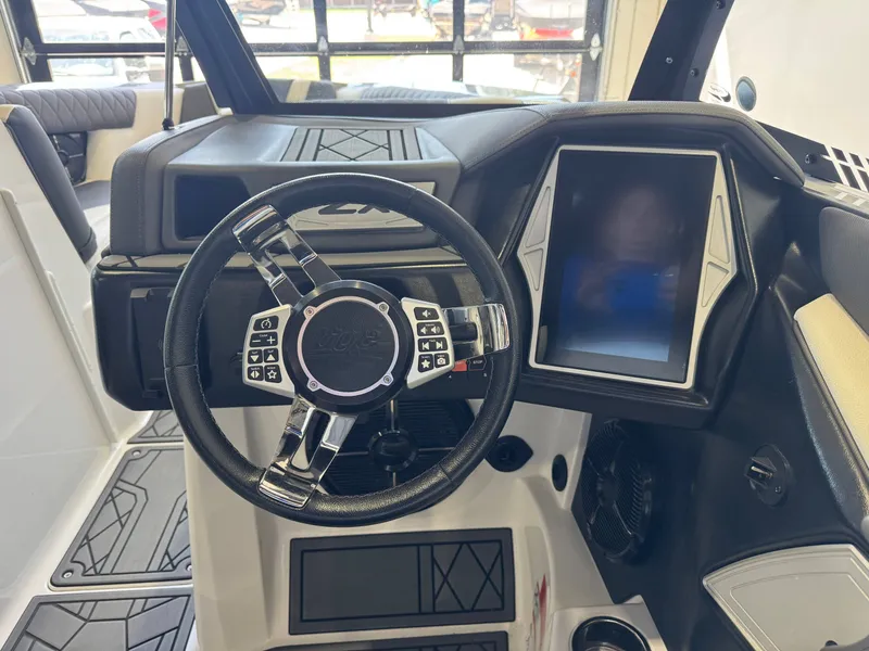 Slide: The Image of Tigé 25ZX 2020 - 26