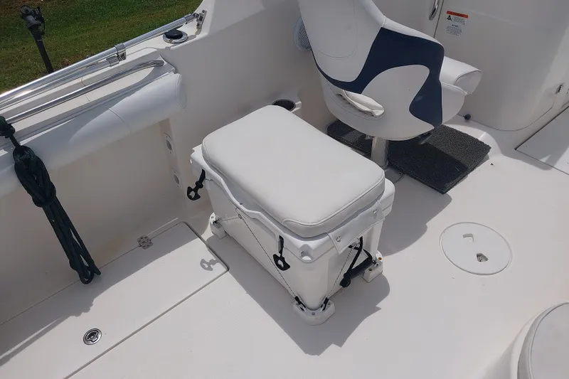 Slide: The Image of 2008 Wellcraft 220 Sportsman boat interior with white seating and cooler. - 6