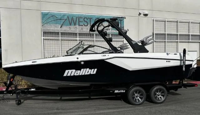 Slide: The Image of Malibu Wakesetter 23 MXZ 2025 - 2