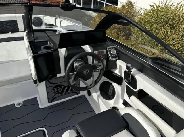 Slide: The Image of Malibu Wakesetter 23 MXZ 2025 - 5