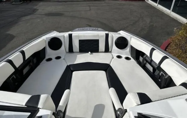 Slide: The Image of Malibu Wakesetter 23 MXZ 2025 - 7