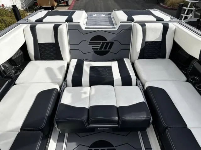 Slide: The Image of Malibu Wakesetter 23 MXZ 2025 - 9