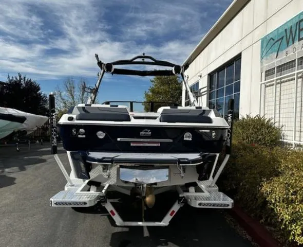 Slide: The Image of Malibu Wakesetter 22 LSV 2025 - 3