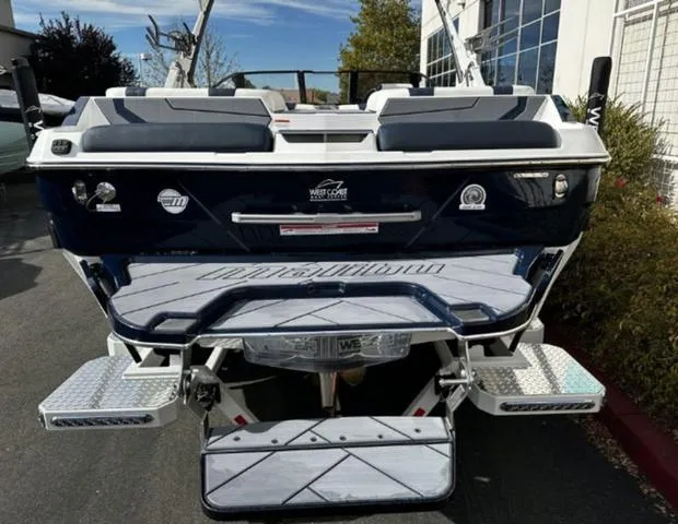Slide: The Image of Malibu Wakesetter 22 LSV 2025 - 4