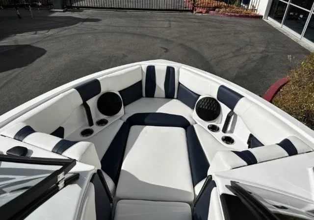 Slide: The Image of Malibu Wakesetter 22 LSV 2025 - 7
