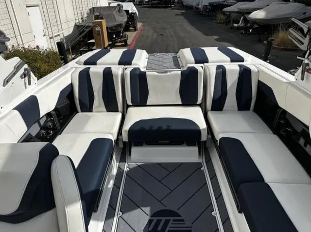 Slide: The Image of Malibu Wakesetter 22 LSV 2025 - 8