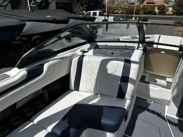 Slide: The Image of Malibu Wakesetter 25 LSV 2025 - 14