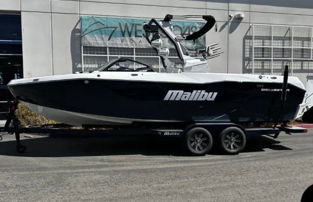 Slide: The Image of Malibu Wakesetter 25 LSV 2025 - 2