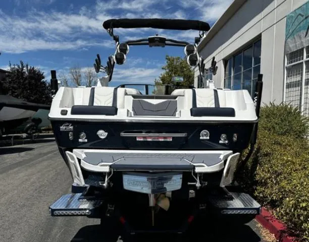 Slide: The Image of Malibu Wakesetter 25 LSV 2025 - 4