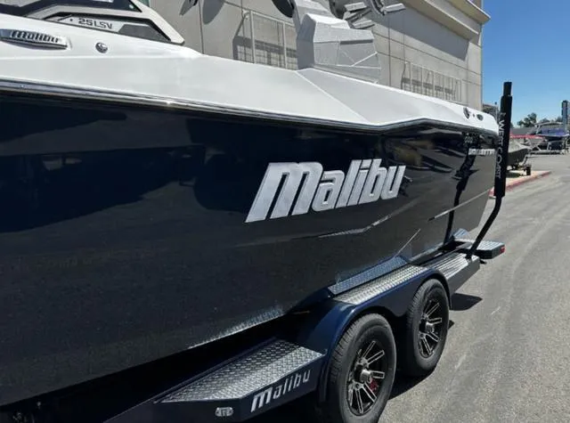 Slide: The Image of Malibu Wakesetter 25 LSV 2025 - 5
