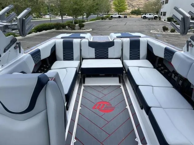 Slide: The Image of Malibu Wakesetter 25 LSV 2024 - 3