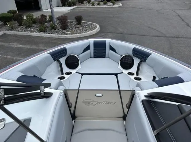 Slide: The Image of Malibu Wakesetter 25 LSV 2024 - 5