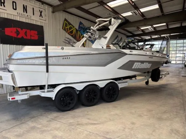 Slide: The Image of Malibu Wakesetter 24 MXZ 2025 - 3