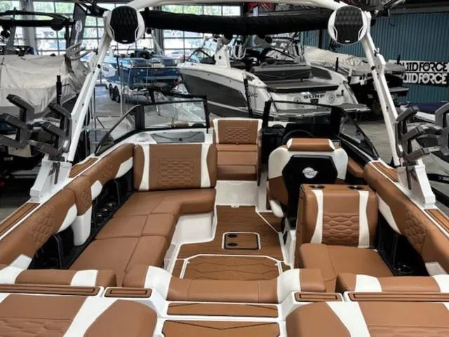 Slide: The Image of Malibu Wakesetter 24 MXZ 2025 - 5