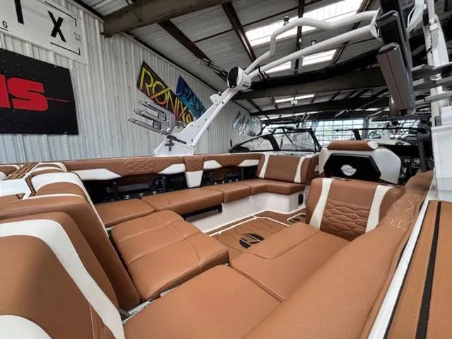 Slide: The Image of Malibu Wakesetter 24 MXZ 2025 - 6