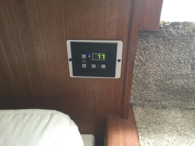 Slide: The Image of Carver Yachts 430 Cockpit Motor Yacht 1995 - 50