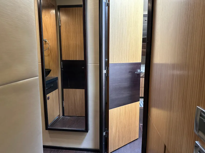 Slide: The Image of Sea Ray L590 2016 - 53