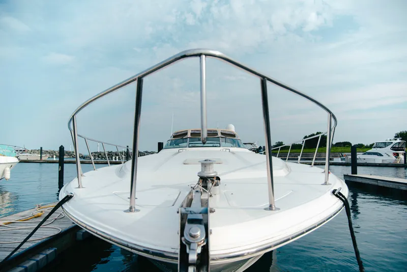 Slide: The Image of 1997 Sea Ray 630 Super Sun Sport yacht docked at marina, front view. - 33