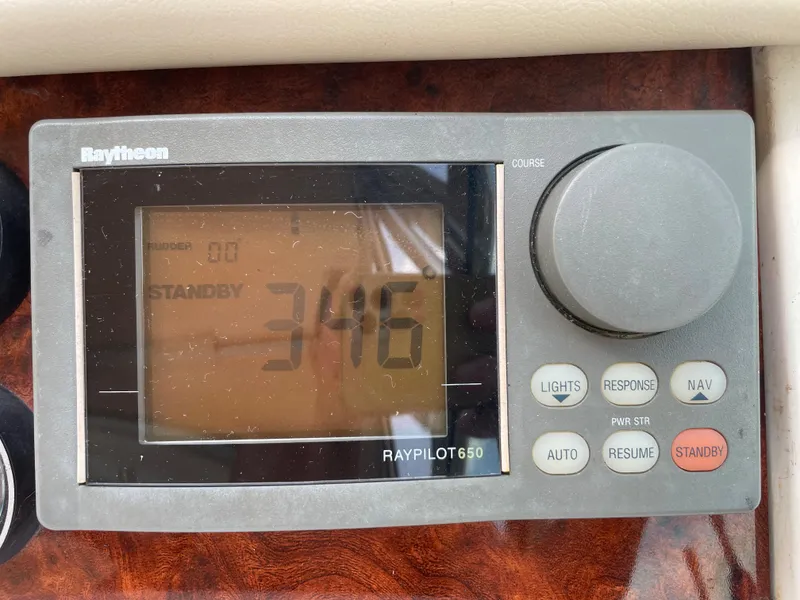 Slide: The Image of Sea Ray 630 Super Sun Sport 1997 - 54