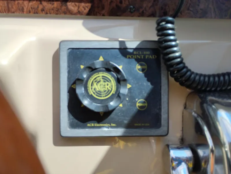 Slide: The Image of Control panel on a 1999 Sea Ray 400 Sundancer boat dashboard. - 20