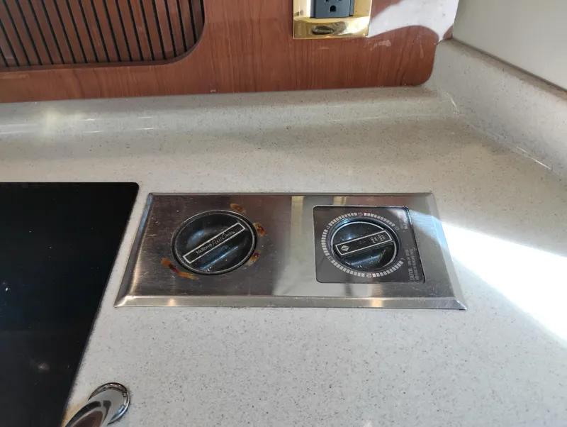 Slide: The Image of Control panel on 1999 Sea Ray 400 Sundancer yacht kitchen countertop. - 33
