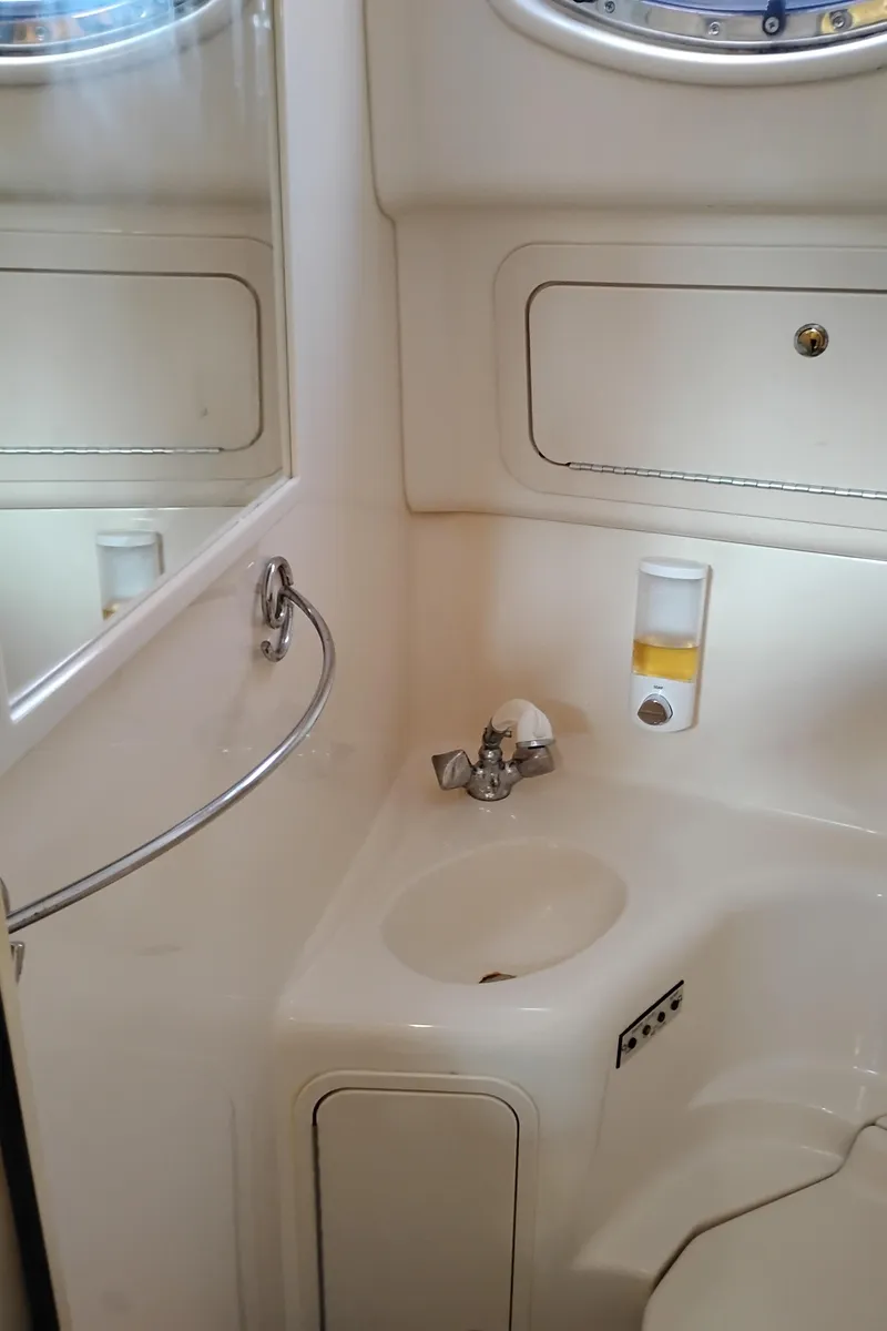 Slide: The Image of Sea Ray Sundancer 400 1999 - 50