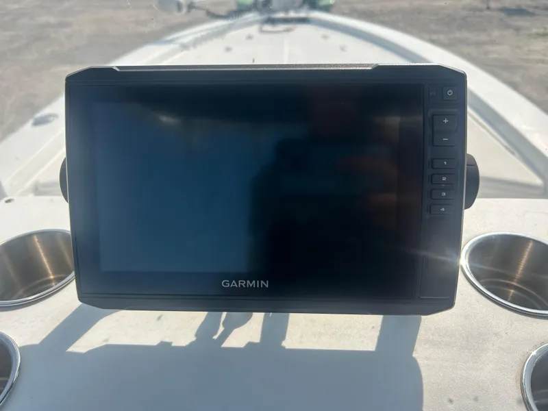 Slide: The Image of Garmin device on Kenner Vision 2103 boat dashboard, 2008 model. - 21