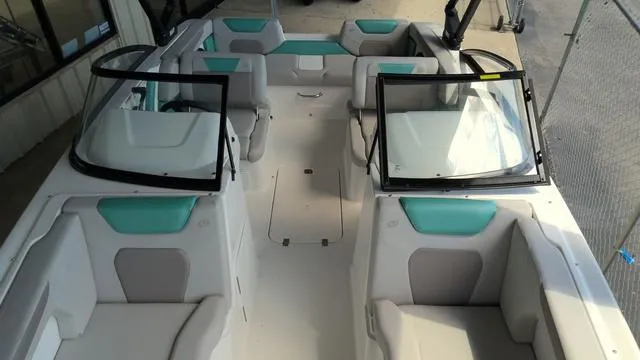 Slide: The Image of Hurricane SunDeck Sport 2050 OB 2025 - 14