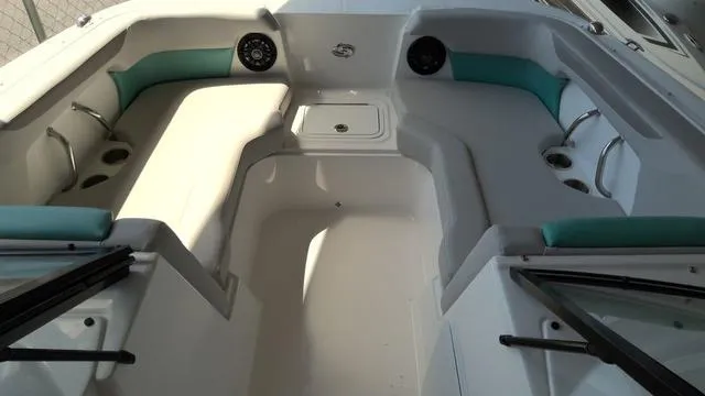 Slide: The Image of Hurricane SunDeck Sport 2050 OB 2025 - 9
