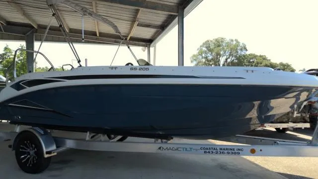 The Image of Hurricane SunDeck Sport 205 OB 2025 - 1