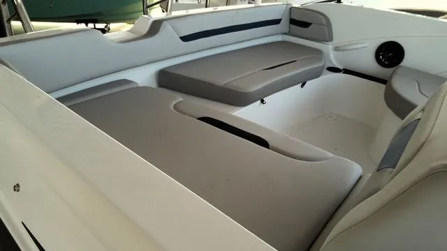 Slide: The Image of Hurricane SunDeck Sport 205 OB 2025 - 10