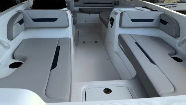 Slide: The Image of Hurricane SunDeck Sport 205 OB 2025 - 5