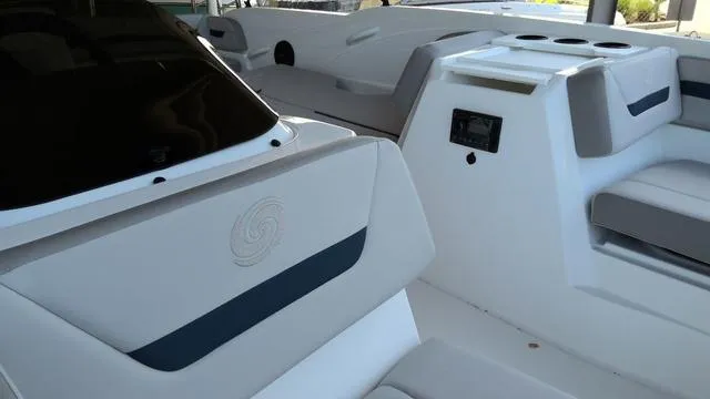 Slide: The Image of Hurricane SunDeck Sport 205 OB 2025 - 6