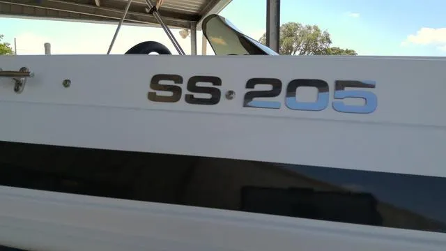 Slide: The Image of Hurricane SunDeck Sport 205 OB 2025 - 7